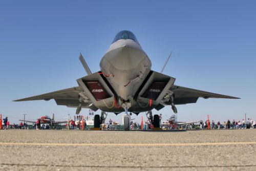 F—22“猛禽”战斗机已经布置在嘉手纳基地 F—22“猛禽”战斗机已经布置在嘉手纳基地