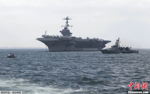 10月24日,美国海军第七舰队核动力航空母舰“乔治·华盛顿”号抵达菲律宾马尼拉湾。 10月24日,美国海军第七舰队核动力航空母舰“乔治·华盛顿”号抵达菲律宾马尼拉湾。