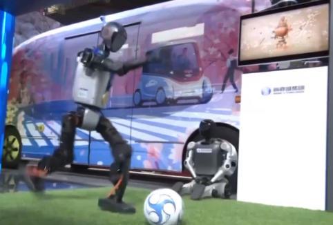 脑机接口实现“意念操控” 探秘进博会中国馆→