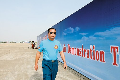 八一飞行表演队所在师师长:计划合适时出国表演